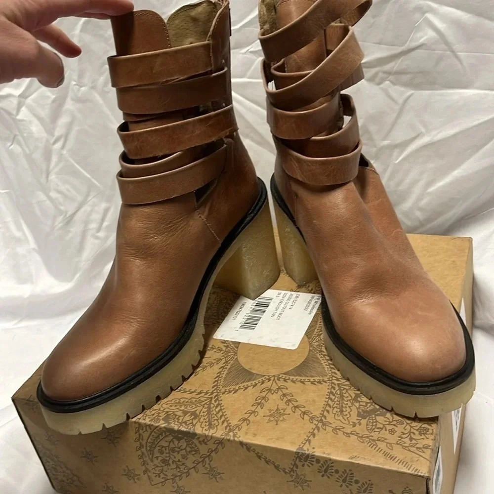 NWT Free People Jesse Cutout Boot 39.5 / 9 - Picture 6 of 8